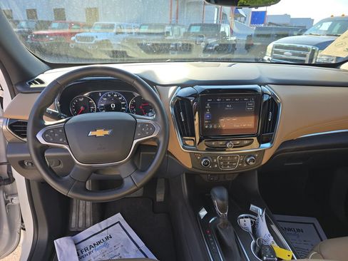Used 2023 Chevrolet Traverse Premier FWD image 17