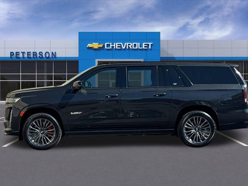 Used 2024 Cadillac Escalade ESV V AWD/4WD image 7