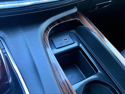 Used 2024 Cadillac Escalade ESV Premium Luxury image 32