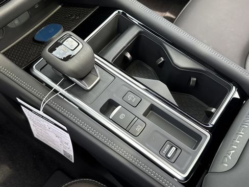 New 2026 Nissan Pathfinder Platinum FWD image 9