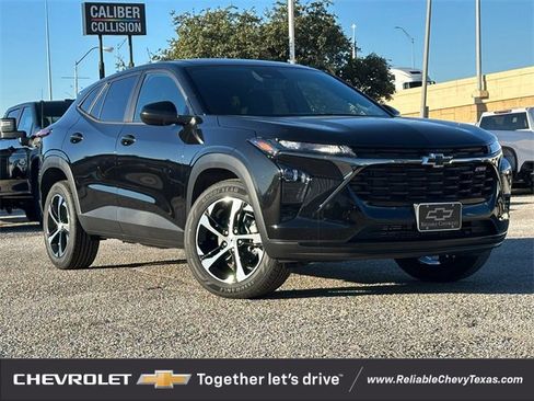 New 2026 Chevrolet Trax RS w/ Sunroof Package image 2