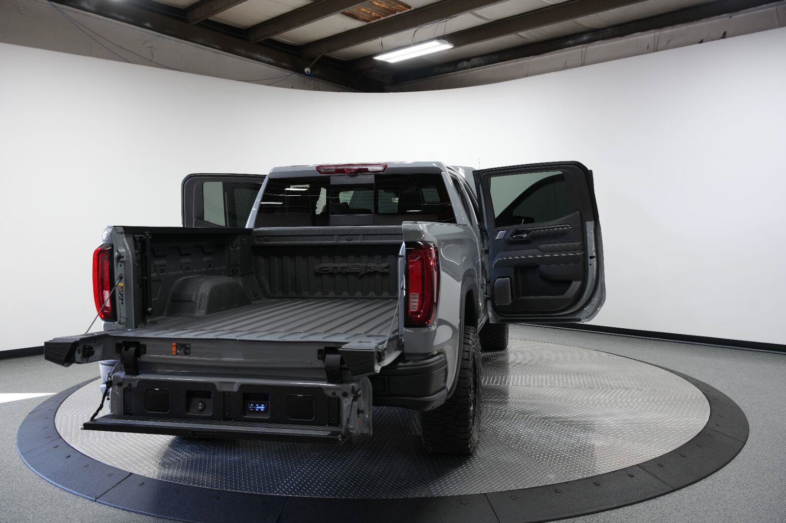 Used 2024 GMC Sierra 1500 AT4X w/ AT4X AEV Edition AWD/4WD image 14