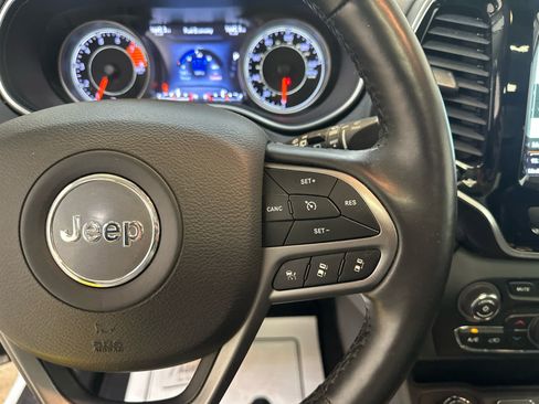 Used 2019 Jeep Cherokee Limited w/ Luxury Group AWD/4WD image 22
