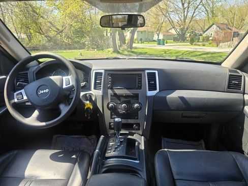 Used 2009 Jeep Grand Cherokee Laredo image 8