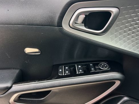 Used 2022 Kia Soul LX w/ Technology Package FWD image 13