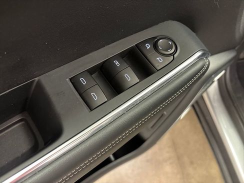 Used 2025 GMC Acadia Elevation image 24