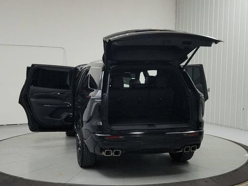 Used 2026 Chevrolet Traverse High Country FWD image 14