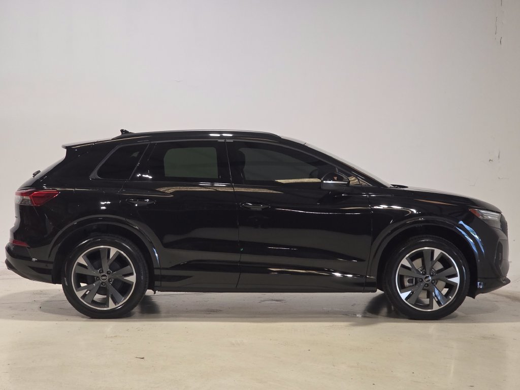 Used 2024 Audi Q4 e-tron Prestige w/ Black Optic Package AWD/4WD image 4