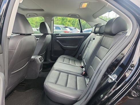 Used 2009 Volkswagen Jetta SE FWD image 15