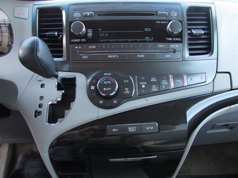 Used 2013 Toyota Sienna LE FWD image 17