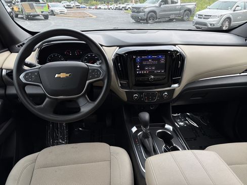 Used 2022 Chevrolet Traverse LS FWD image 23