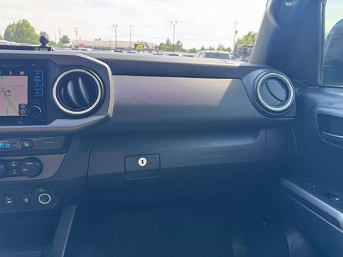 Used 2019 Toyota Tacoma TRD Off-Road AWD/4WD image 24