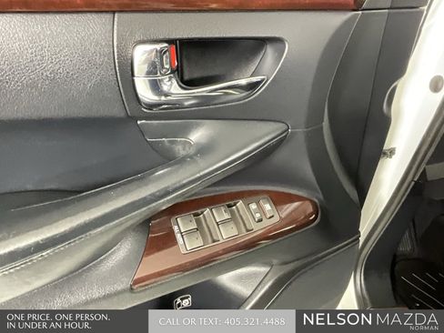 Used 2013 Lexus LX 570 4WD w/ Luxury Pkg image 17