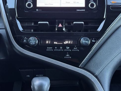 Used 2022 Toyota Camry SE image 25