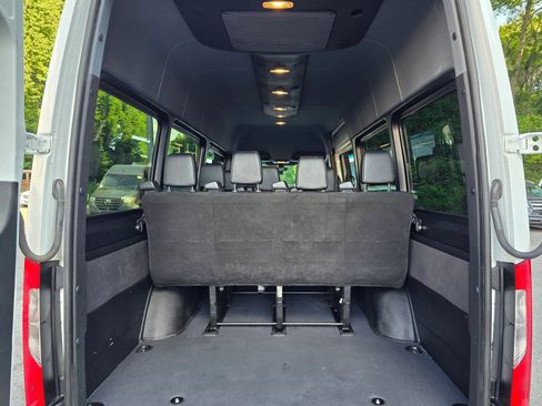 Used 2021 Mercedes-Benz Sprinter 2500 image 23