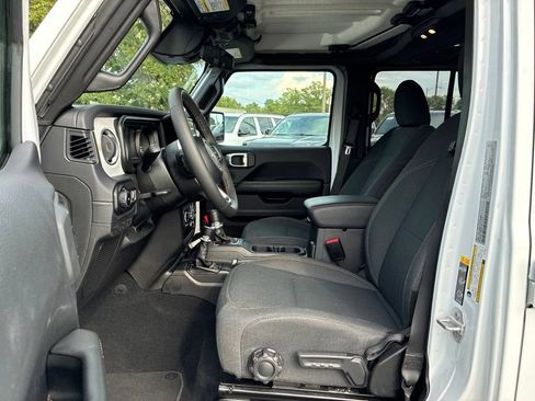 Used 2026 Jeep Wrangler Unlimited Sahara AWD/4WD image 11