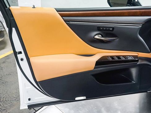 Used 2024 Lexus ES 300h w/ Premium Package image 22