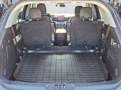 Used 2022 Ford Explorer XLT w/ Equipment Group 202A RWD image 6