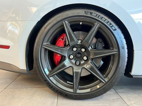 Used 2022 Ford Mustang Shelby GT500 w/ Carbon Fiber Track Pack image 9
