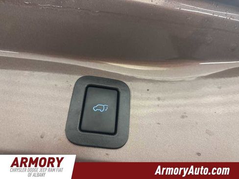 Used 2019 Toyota Highlander XLE image 29