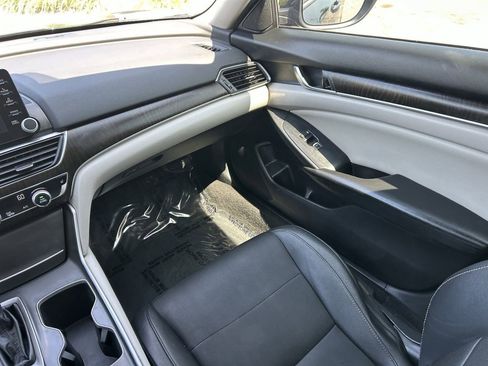 Used 2018 Honda Accord EX image 18