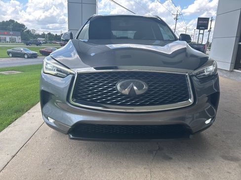 Used 2020 INFINITI QX50 Luxe w/ Navigation Package FWD image 3