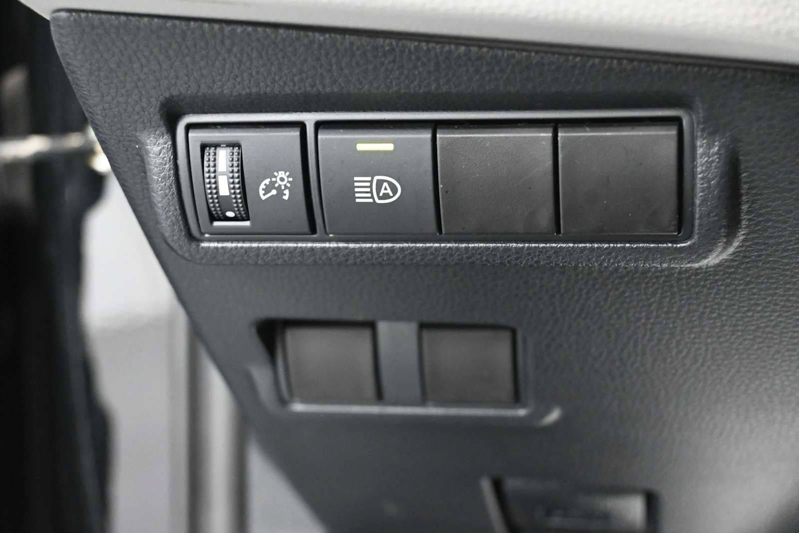 Used 2024 Toyota Corolla Cross L AWD/4WD image 10