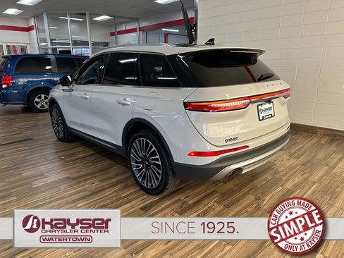 Used 2021 Lincoln Corsair Reserve image 3