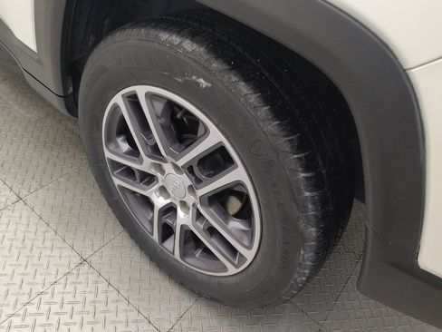 Used 2019 Jeep Compass Latitude w/ Popular Equipment Group FWD image 31