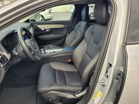 Certified 2025 Volvo V90 B6 Cross Country Plus image 9