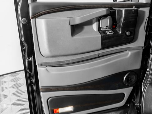 Used 2023 GMC Savana 2500 image 47