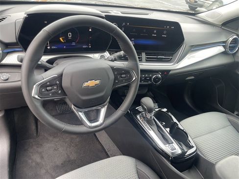 Used 2025 Chevrolet Trax LT w/ Driver Confidence Package image 10