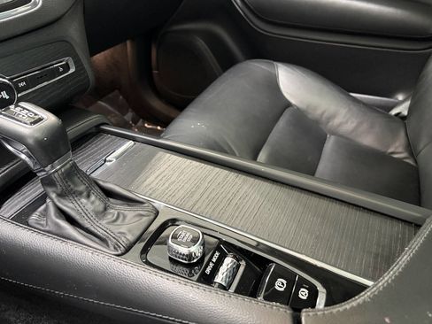 Used 2020 Volvo XC90 T5 Momentum image 15