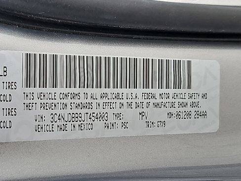 Used 2018 Jeep Compass Latitude w/ Popular Equipment Group AWD/4WD image 28