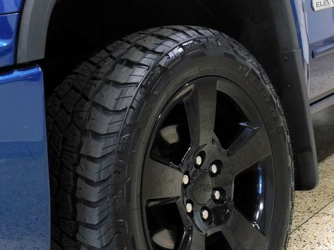 Used 2017 GMC Sierra 1500 SLE w/ Elevation Edition AWD/4WD image 19