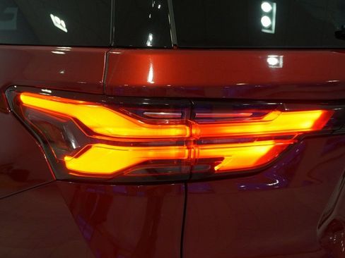 Certified 2023 Chevrolet Traverse LT w/ Rear Camera Mirror Package image 32