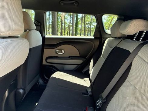 Used 2018 Kia Soul FWD image 22