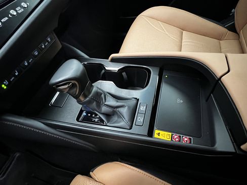 Certified 2024 Lexus ES 300h Ultra Luxury image 28