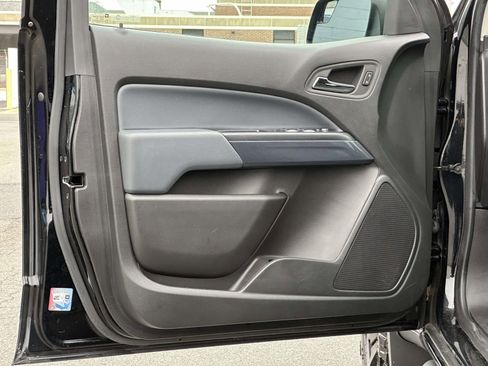 Used 2022 Chevrolet Colorado Z71 w/ Z71 Midnight Edition image 18