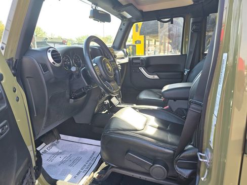 Used 2013 Jeep Wrangler Unlimited Sahara w/ Connectivity Group AWD/4WD image 9