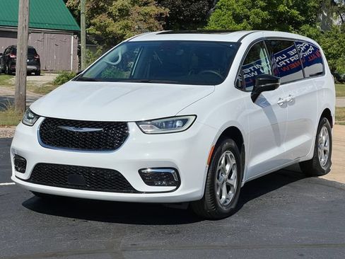 Used 2024 Chrysler Pacifica Limited w/ Uconnect Theater Family Group AWD/4WD image 51