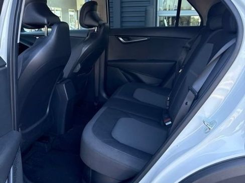 Used 2024 Kia Niro LX FWD image 6