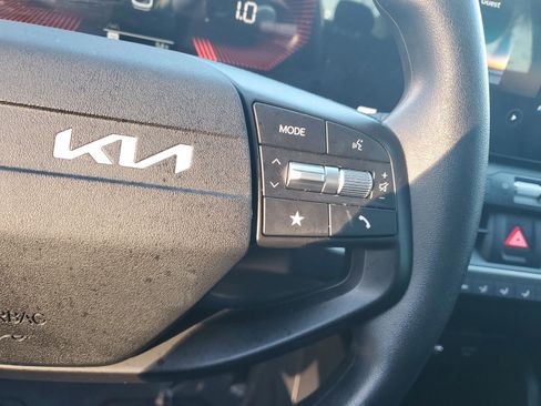 Used 2025 Kia K4 LXS image 28