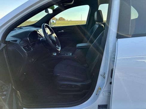 Used 2022 Chevrolet Equinox RS w/ LPO, Floor Liner Package image 18