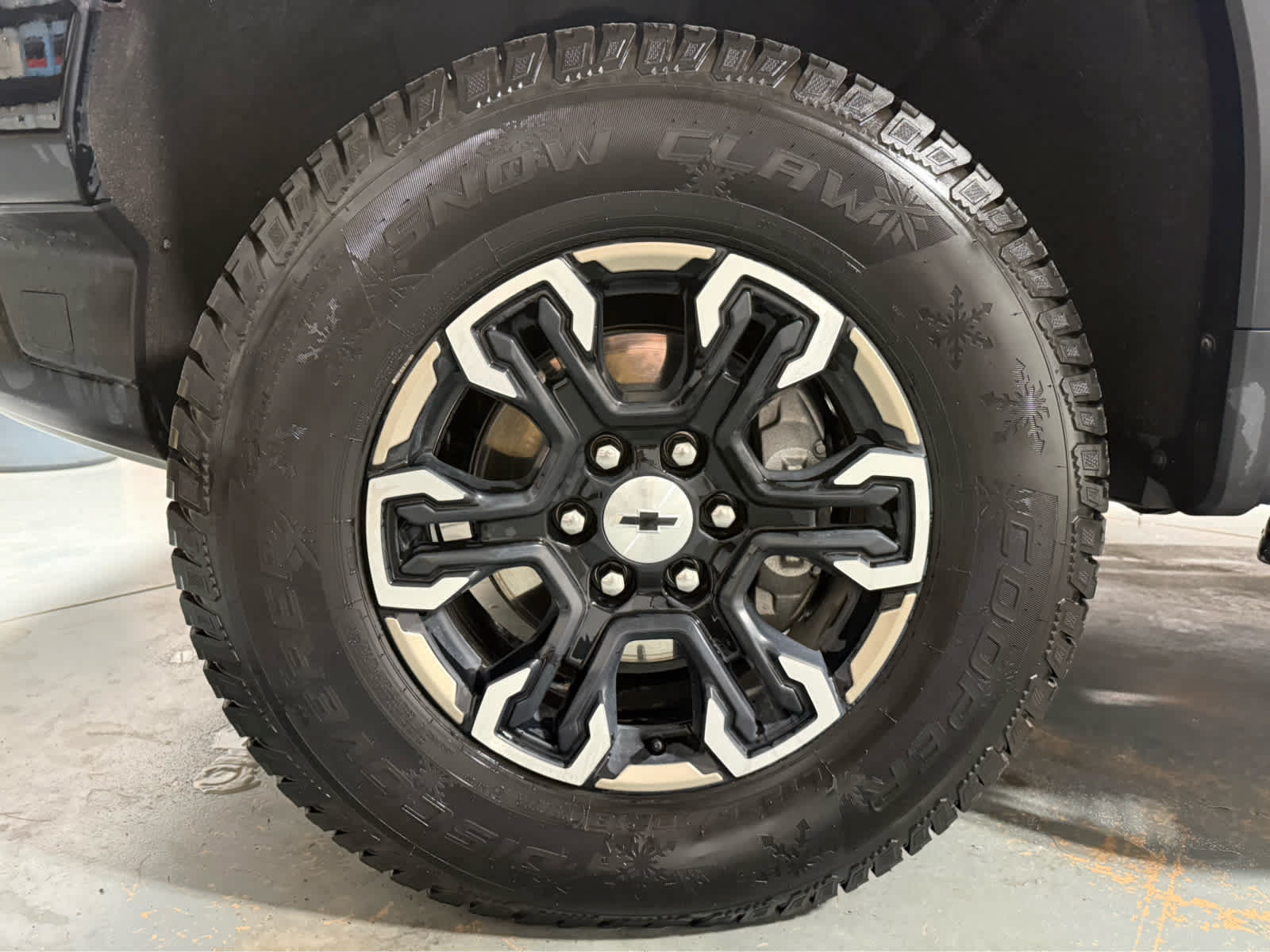 Used 2023 Chevrolet Silverado 1500 ZR2 w/ Technology Package AWD/4WD image 11