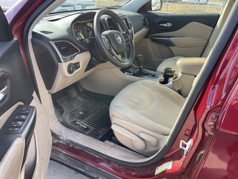 Used 2019 Jeep Cherokee Latitude w/ Popular Appearance Group image 7