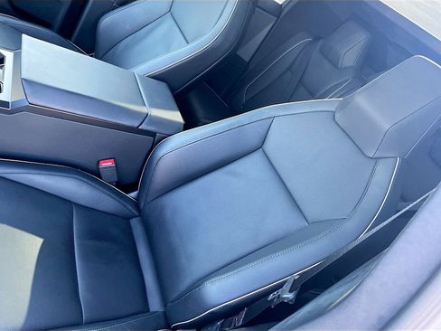 Used 2025 Tesla Cybertruck AWD Crew Cab image 19