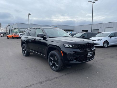 New 2025 Jeep Grand Cherokee Altitude image 6