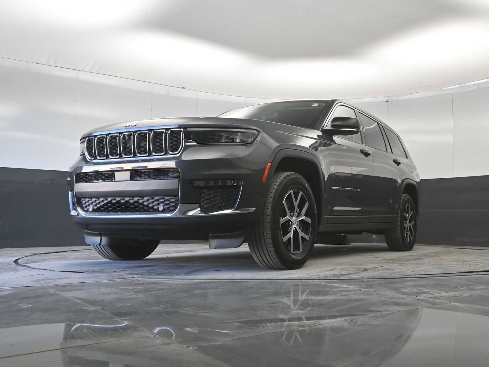 Used 2023 Jeep Grand Cherokee L Limited w/ Luxury Tech Group II AWD/4WD image 36