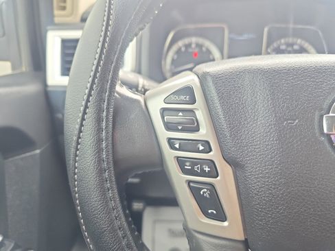 Used 2017 Nissan Titan SV image 23